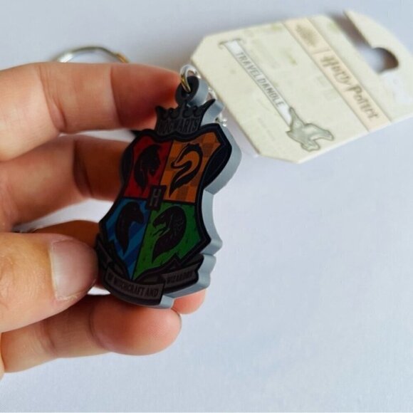 Lot of NWT Harry Potter Keychain Hogwarts Houses + Hogwarts T-Shirt (Size XS) - Picture 14 of 16